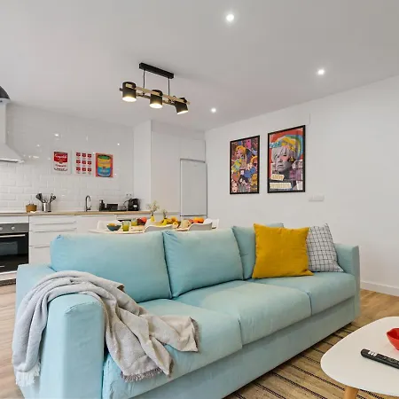 Andy Warhol Con Terraza Хихон