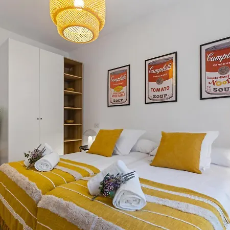 Andy Warhol Con Terraza Apartment *