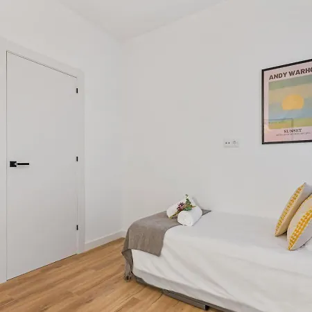 Andy Warhol Con Terraza Apartment Gijon